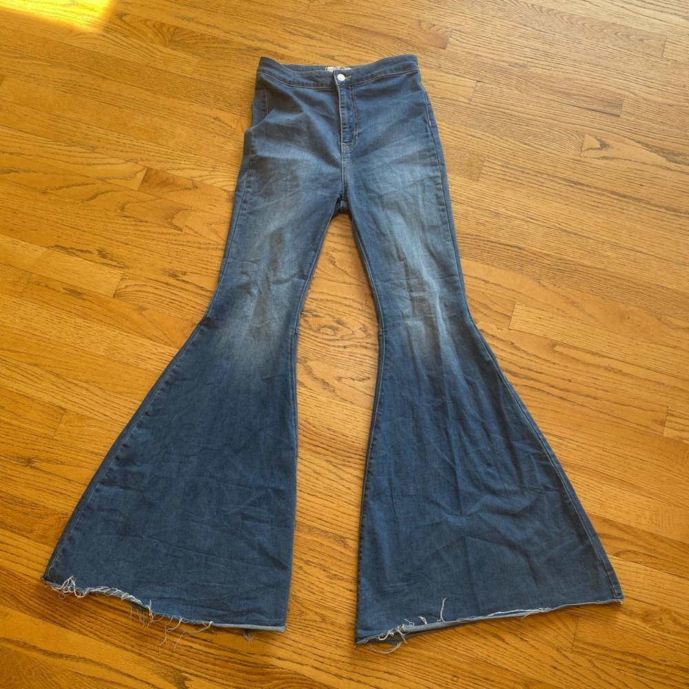 FREE PEOPLE Just Float On Flare Jeans Size 29. EUC